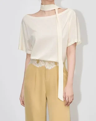 Short-sleeved boat neck T-shirt