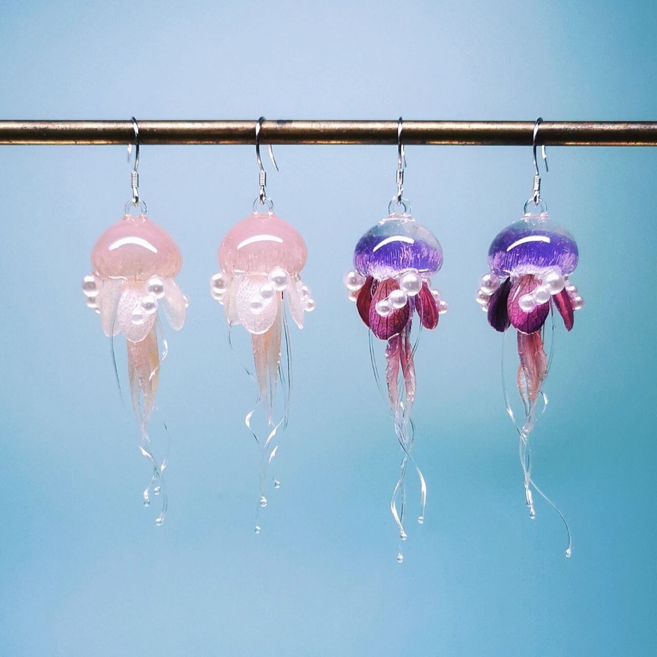 Moon jellyfish, Aurelia aurita, by Julie Hatcher - YouTube