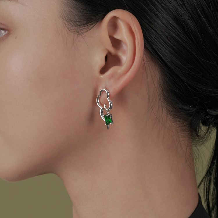 S925 Silver Cloud Emerald Stud Earrings