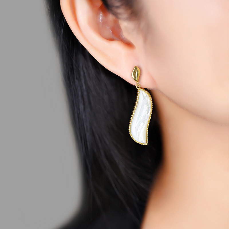 S925 Silver Inlaid White Shell Earrings