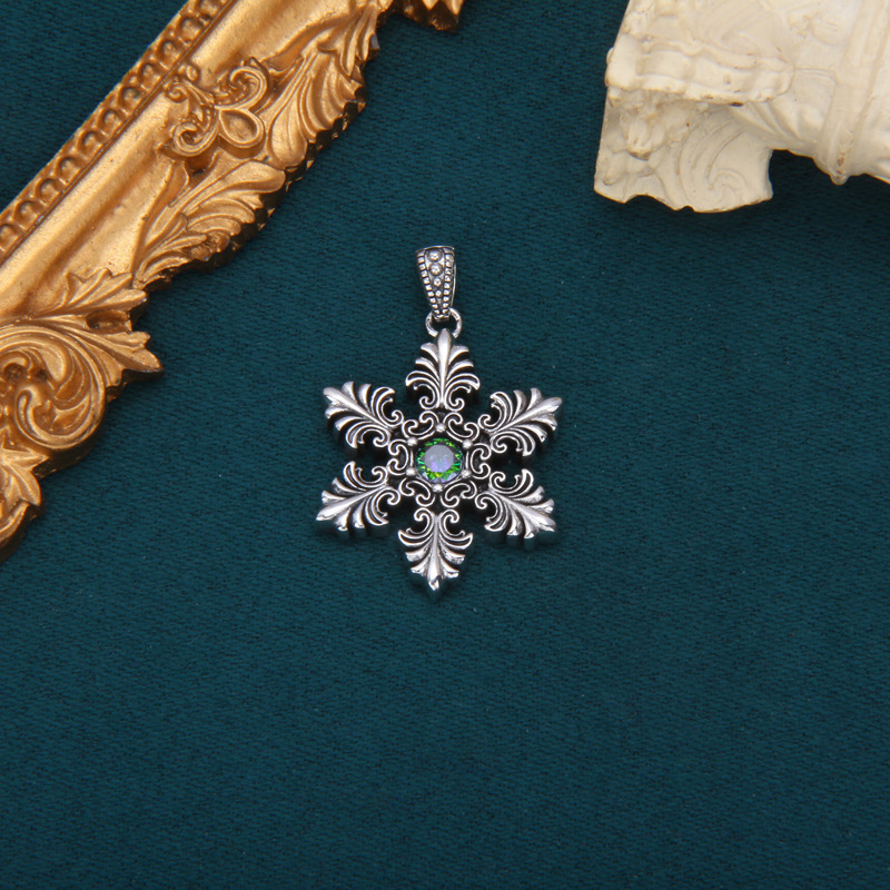 S925 Sterling Silver Snowflake Inlaid Green Zircon Pendant