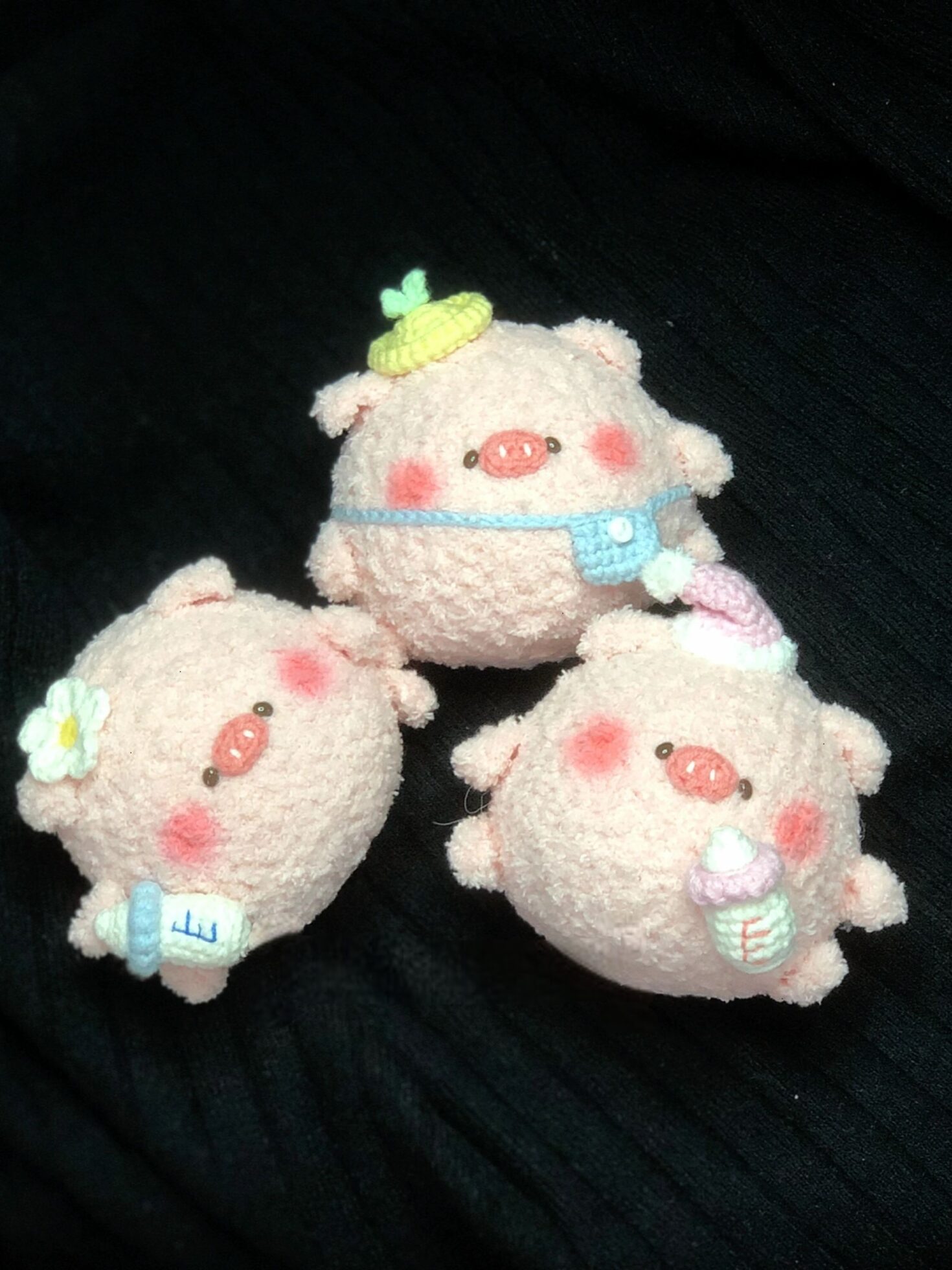 3 little pigs crochet illustrations