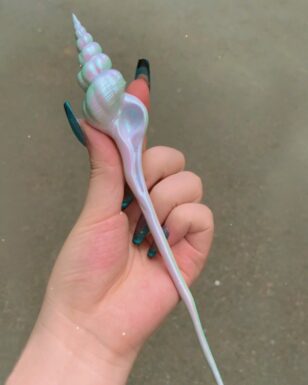 3D Printed Pearlescent Conch Hairpin