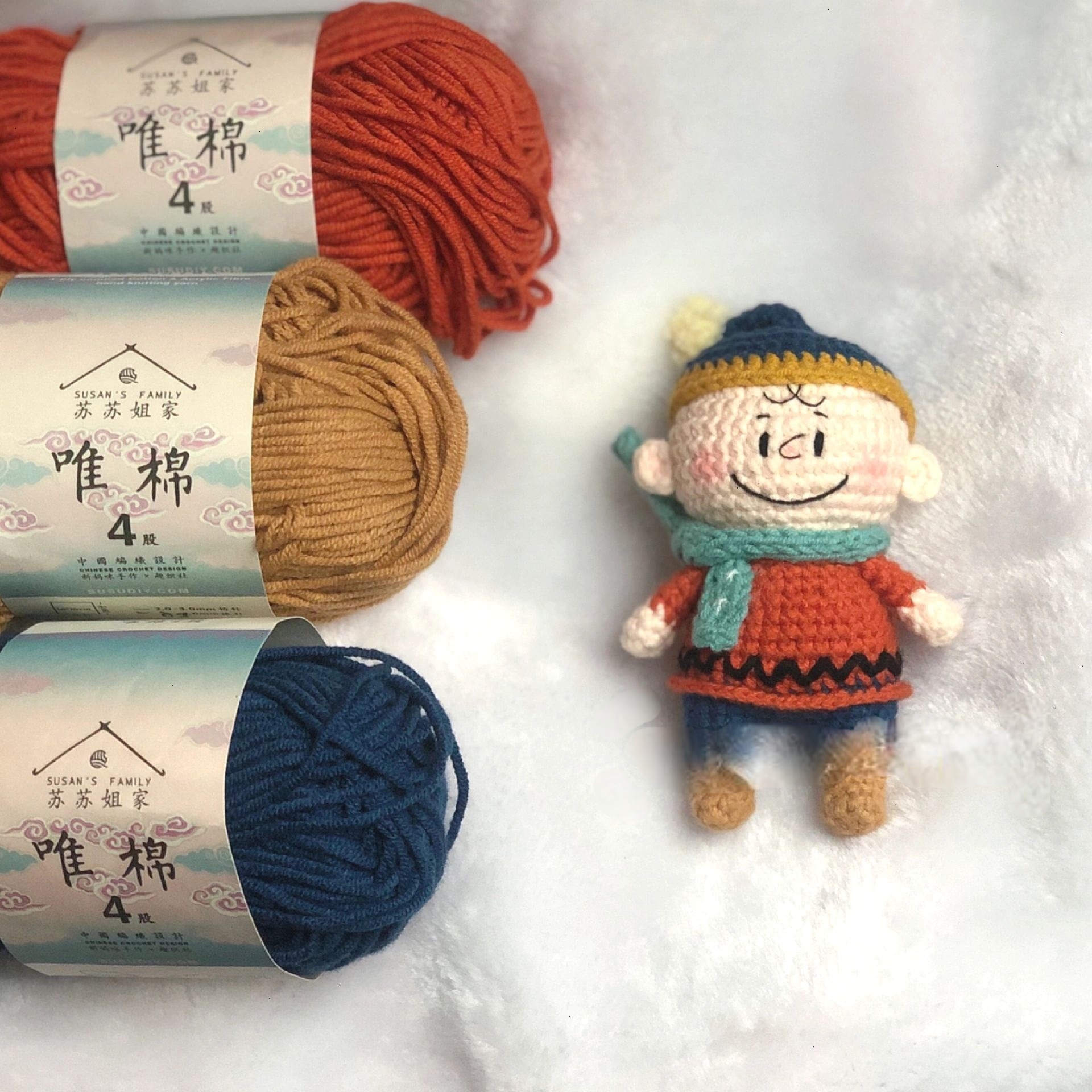 Crochet version of Charlie Brown illustrations