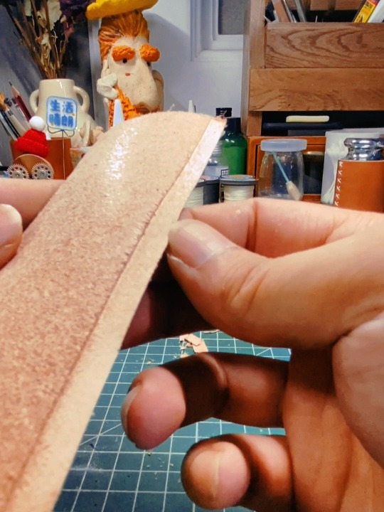 Easy-to-learn leather cutting for beginners