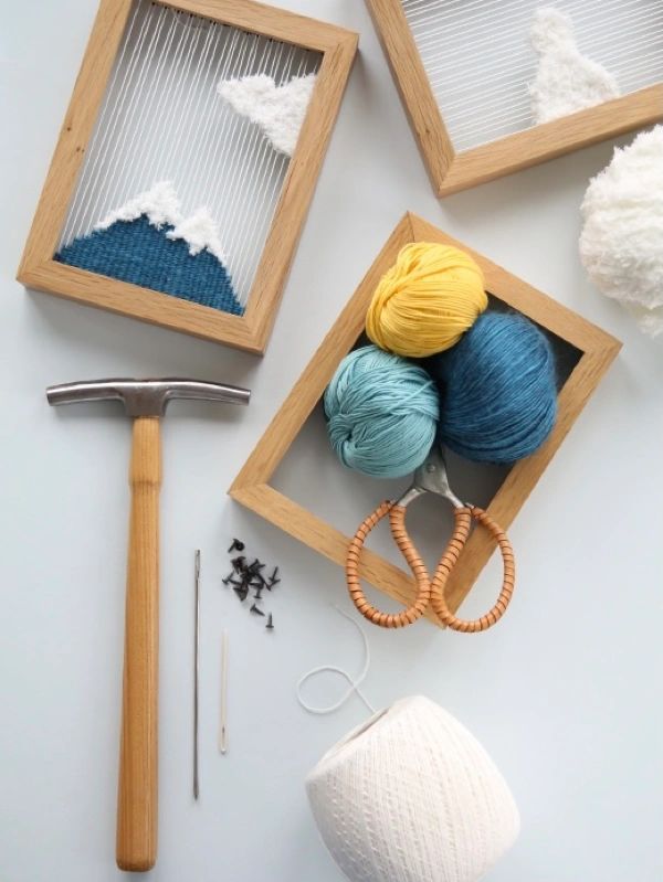 How to make decorative paintings with plush yarn