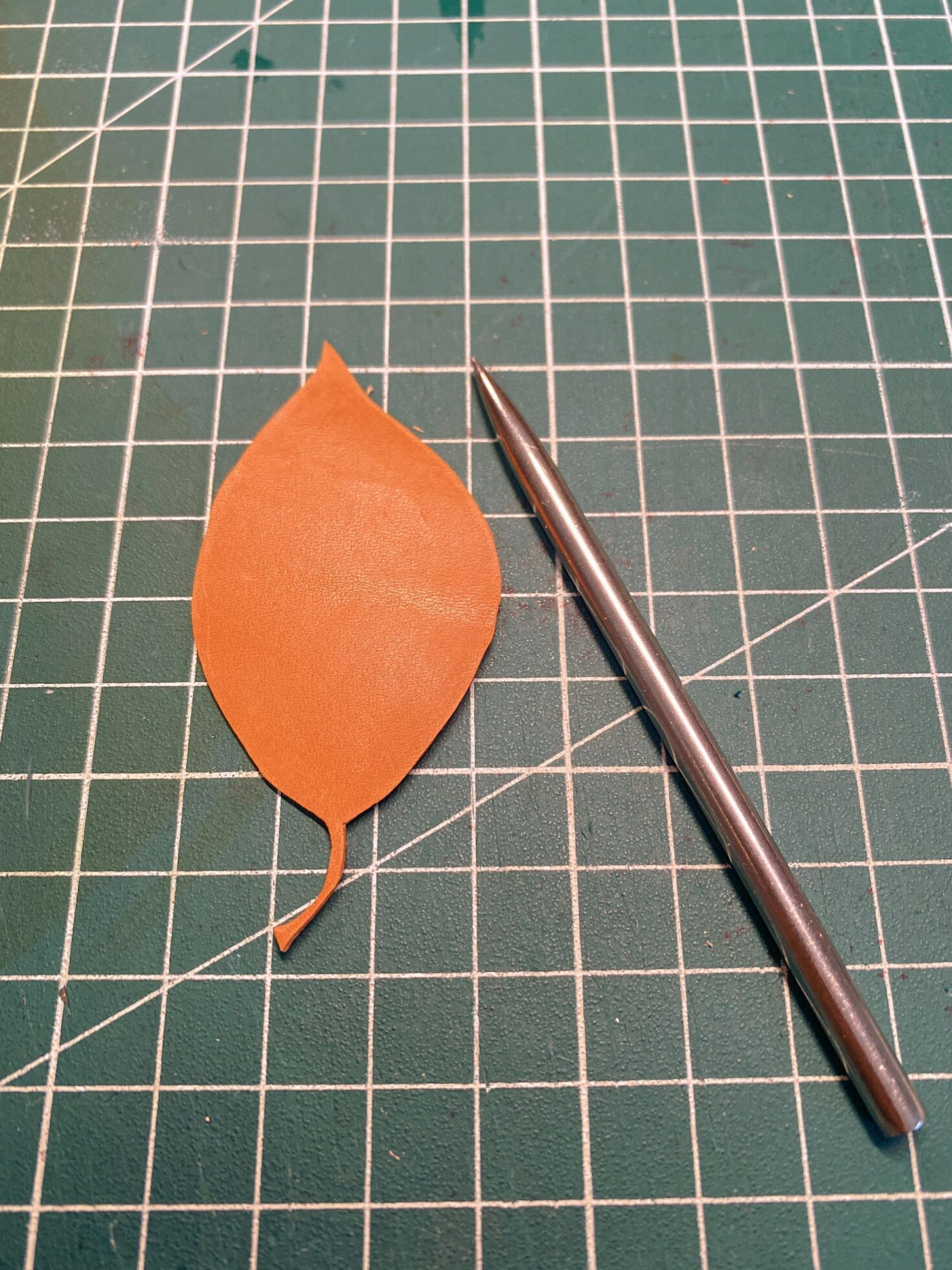 Teach you how to make leather leaves in one minute