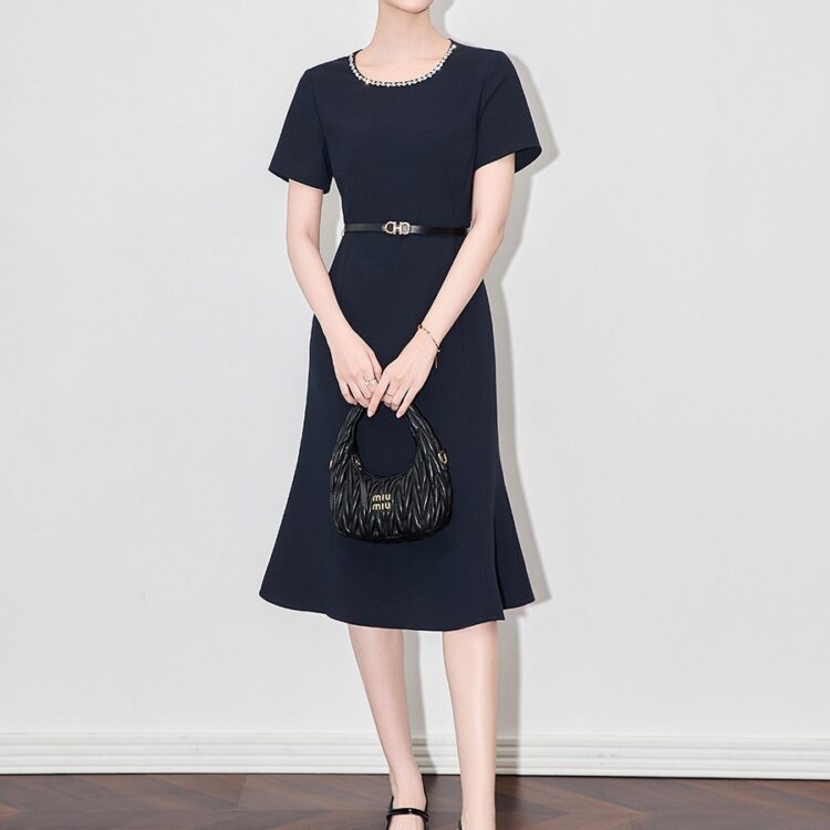 Commuting slimming diamond-encrusted round neck short-sleeved fishtail dress