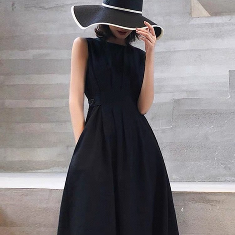Audrey Hepburn-inspired sleeveless dress