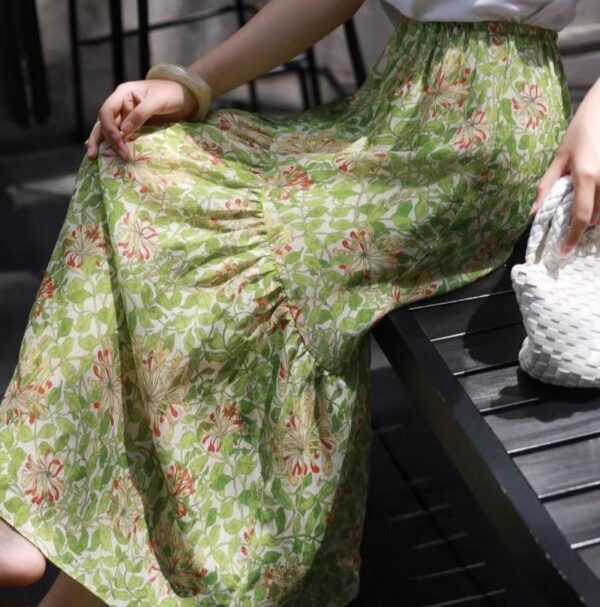 High-end fresh elastic waist slimming skirt