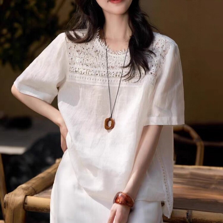 Loose lace and linen crew neck shirt