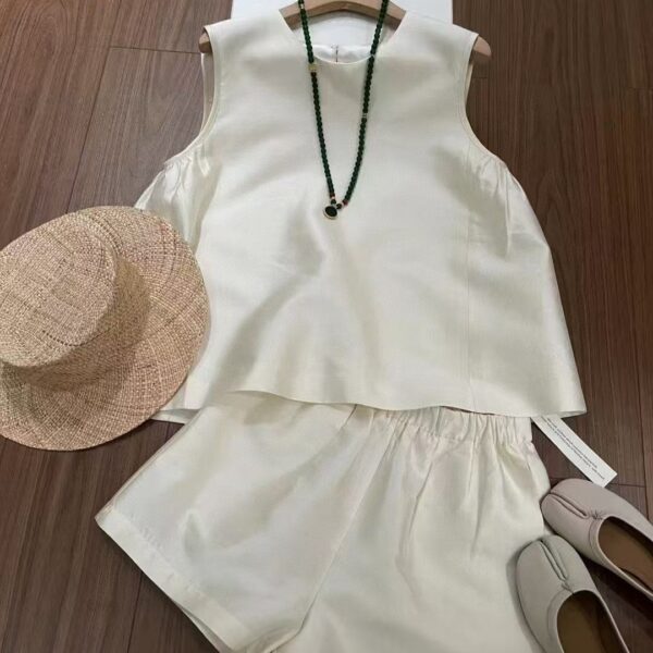 Minimalist sleeveless vest high waist casual shorts two-piece set (containing 30% silk)