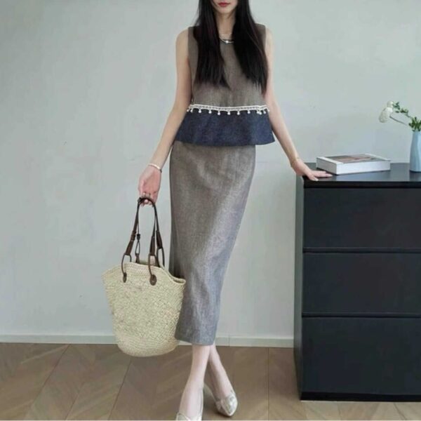 Colorblocked round neck vest slim fit A-line skirt set