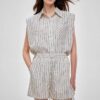 Cool sleeveless shirt and casual shorts set