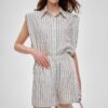 Cool sleeveless shirt and casual shorts set