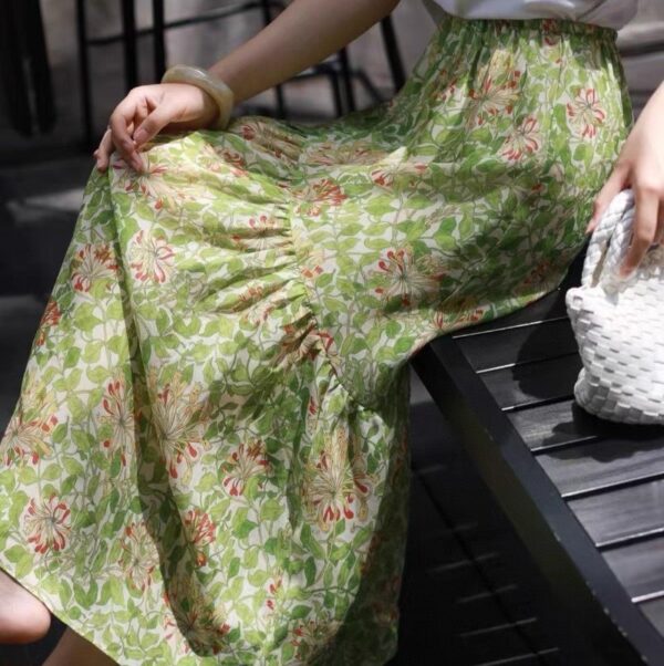 Curved pleated ramie skirt with green grass and flowers