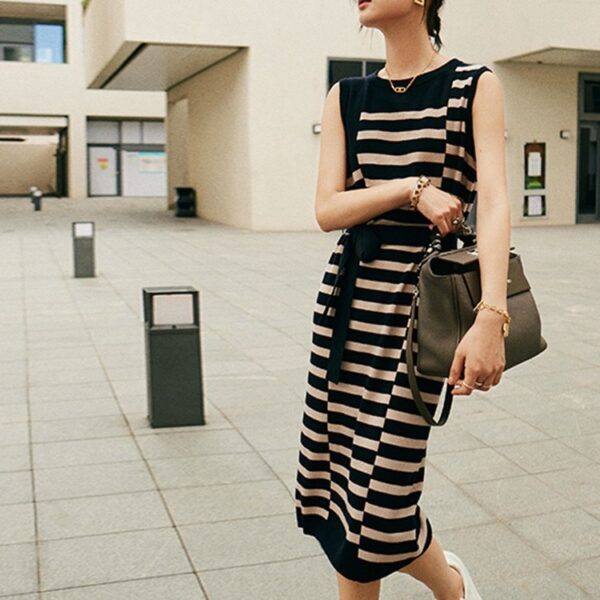 Slim sleeveless skinny striped knitted dress (with belt) (30% wool)