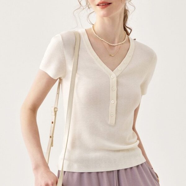 Simple casual V-neck short-sleeved sweater (33% wool)