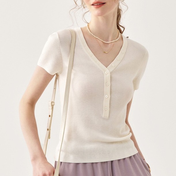 Simple casual V-neck short-sleeved sweater (33% wool)