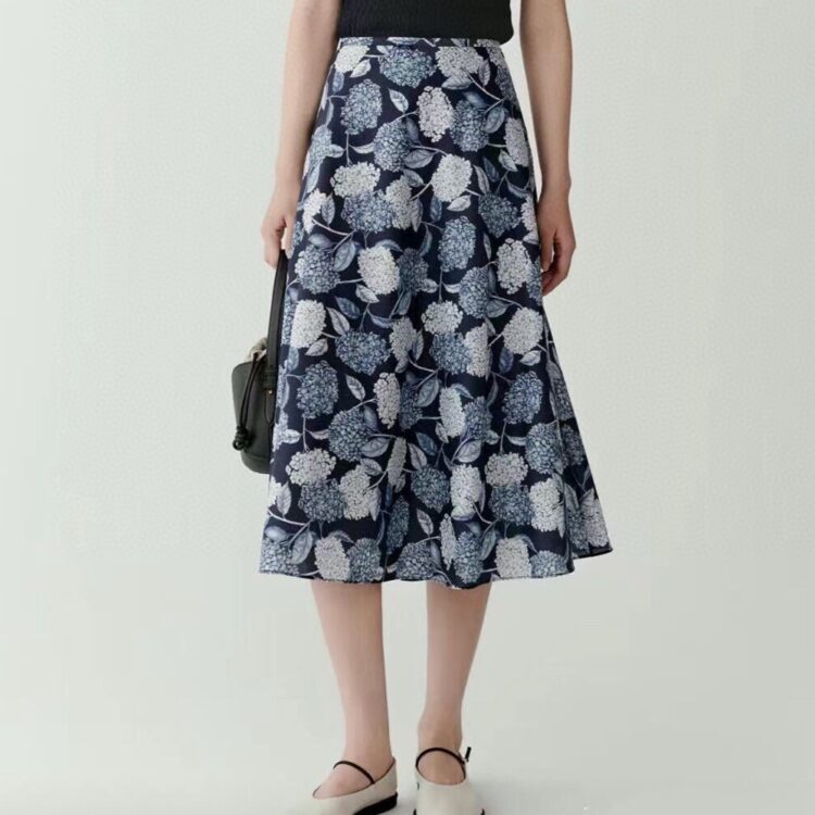 Versatile simple printed skirt