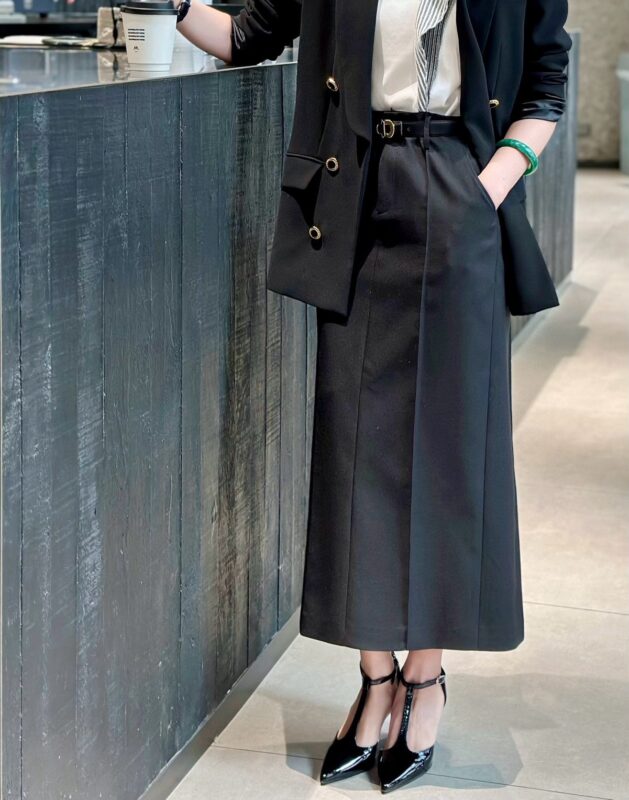 Light luxury straight skirt