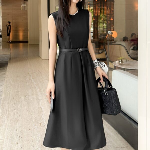 French Hepburn style three-dimensional tailored black dress (without belt)