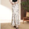 Satin white printed fishtail skirt