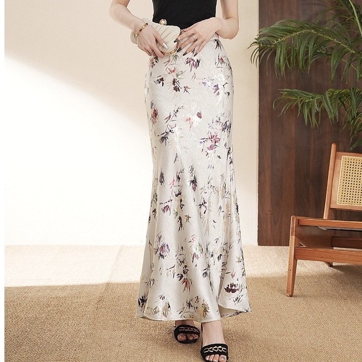 Satin white printed fishtail skirt