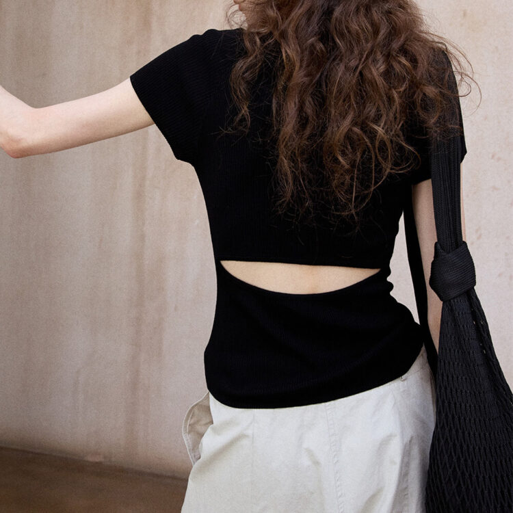Round-neck Open Back T-shirt