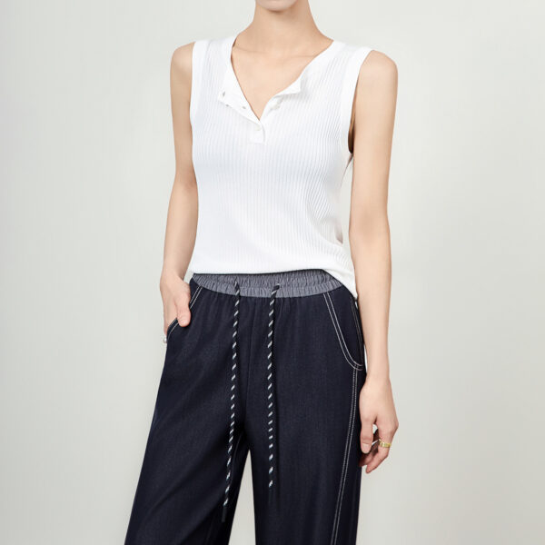 Sleeveless stretch knit vest 10