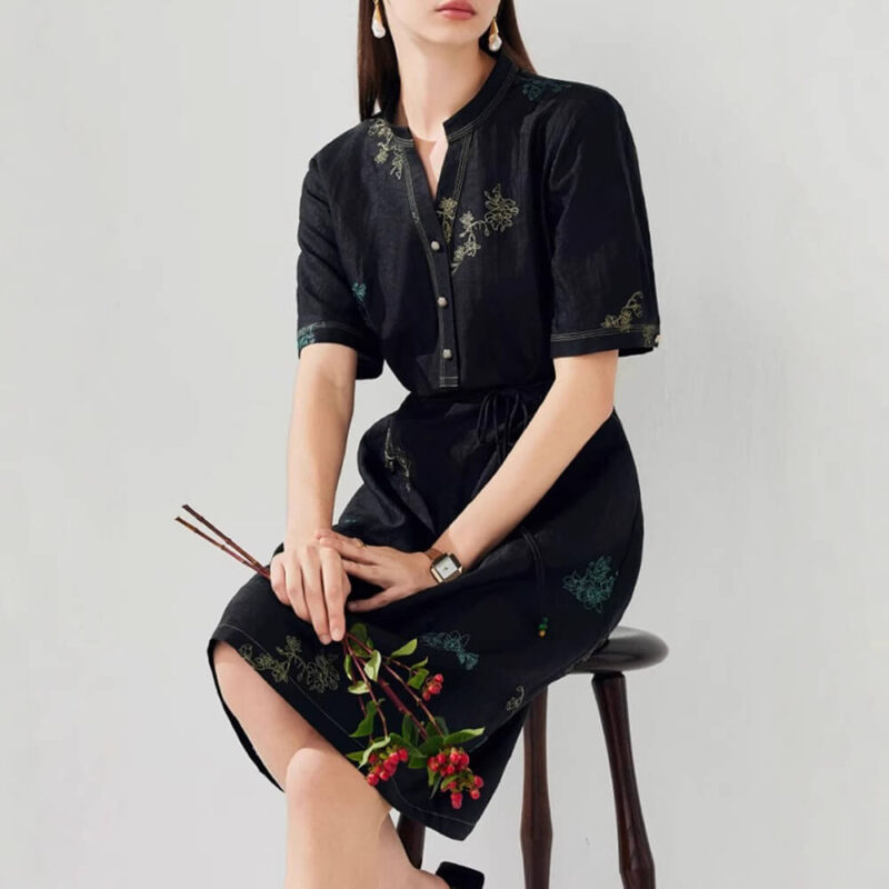Summer Silk Xiangyunsha Embroidered V-neck Retro Midi Dress