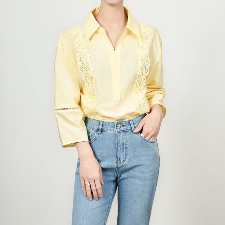 Three-quarter sleeve lace shirt