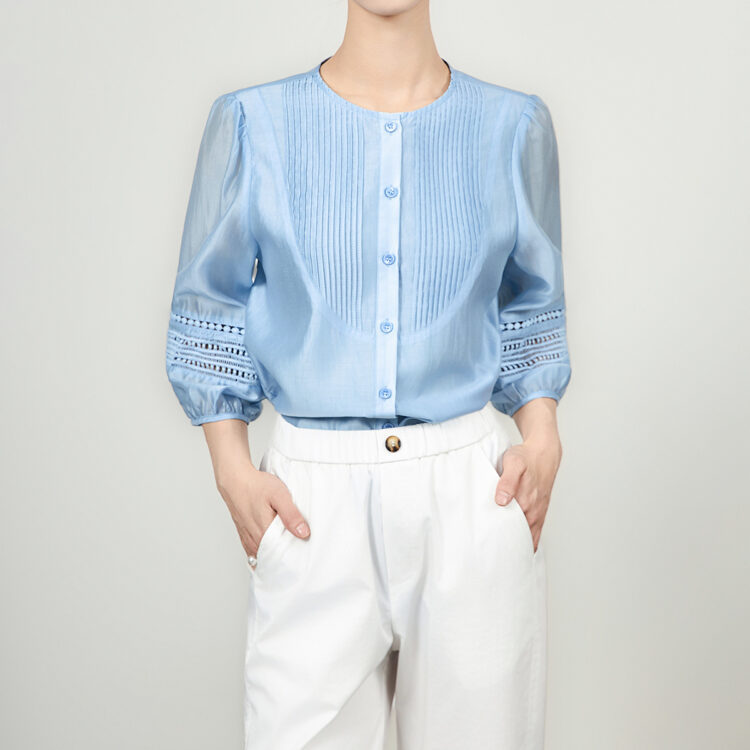 White and blue three quarter sleeve shirt