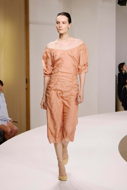 Effortless Minimalism-2026 Spring Summer Women's Wear Trend 16 effortless minimalism 13