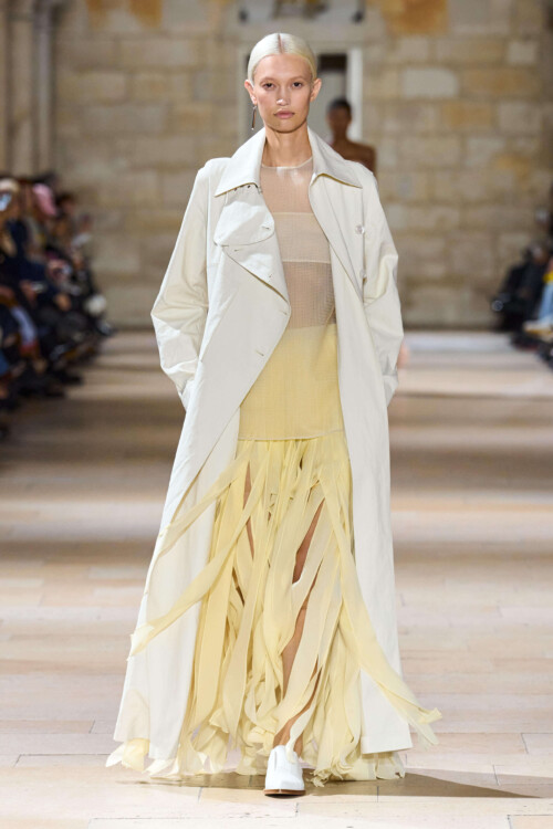 Effortless Minimalism-2026 Spring Summer Women's Wear Trend 18 effortless minimalism 15