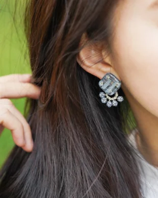 Hypoallergenic blue forget-me-not earrings in resin, sterling silver hooks for sensitive ears, handmade botanical jewelry