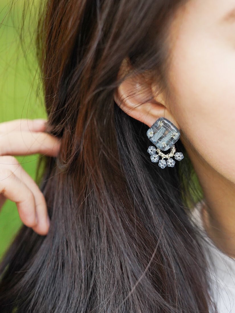 Hypoallergenic blue forget-me-not earrings in resin, sterling silver hooks for sensitive ears, handmade botanical jewelry