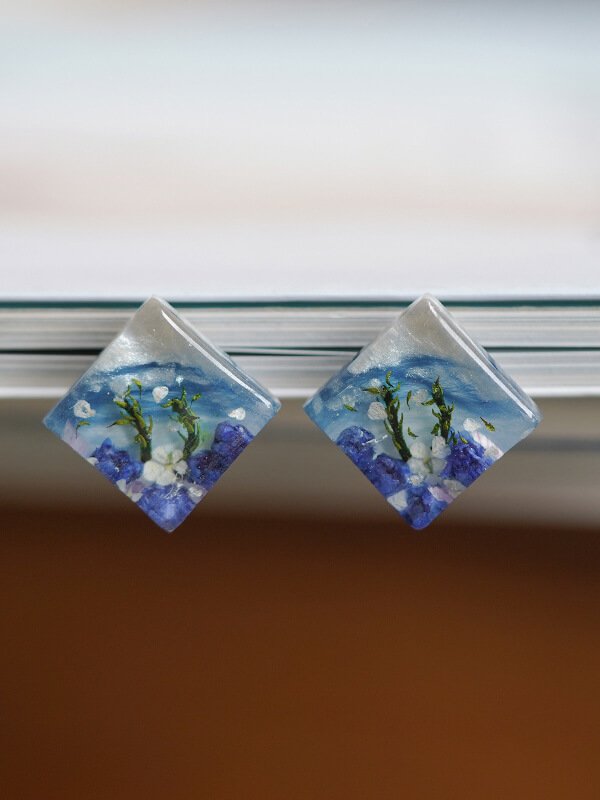 Hypoallergenic square stud earrings with real pressed baby's breath flowers in resin, sterling silver posts for sensitive ears