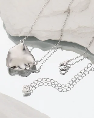 Vintage-Inspired Ruffled Edge Silver Necklace - Hypoallergenic 925 Sterling Silver Adjustable Chain for Sensitive Skin