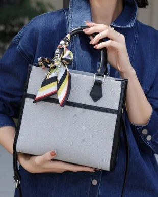 Large Capacity Retro Color-Blocking Commuter Bag