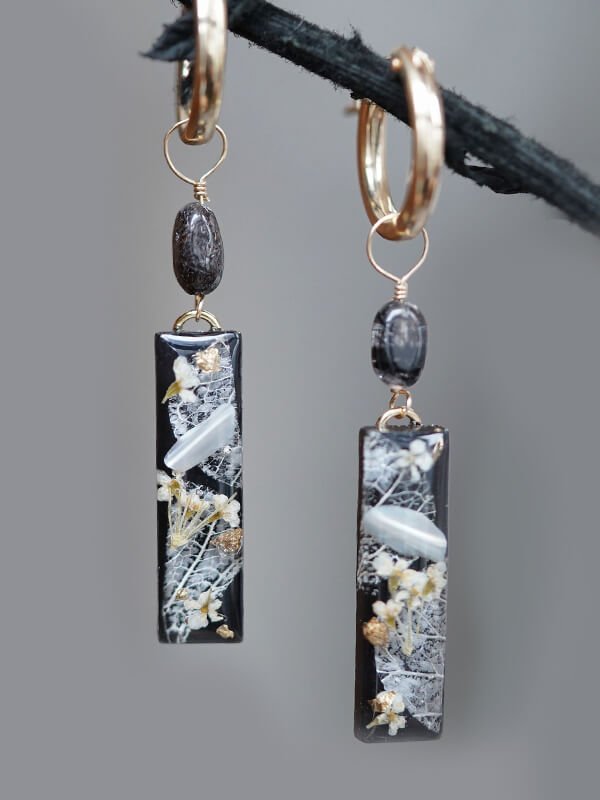 Gothic something blue bridal earrings with real black dahlias, resin-encased in sterling silver for alternative weddings