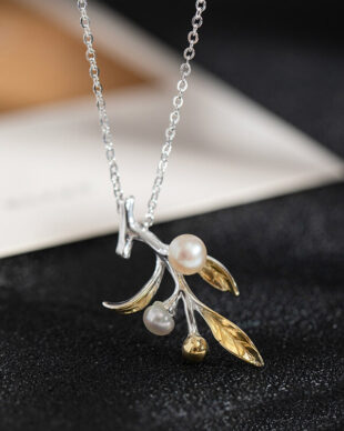Original Winter Coral Pearl Necklace