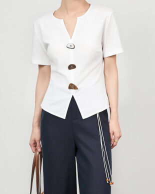 Unique-Button Slimming Waist-Defining Tee