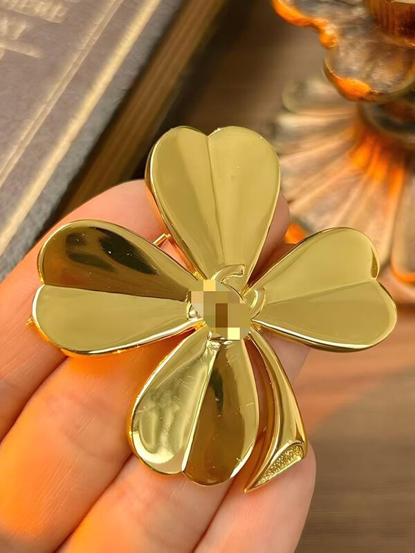 Vintage Light Luxury Four-Leaf Clover Brooch 1