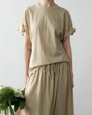 Wrinkled-sleeve linen T-shirt